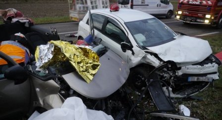 Les pompiers ont désincarcéré une des deux conductrices. PHOTO DNA - Patrick Kerber